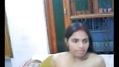 பிரபல ரஷ்ய இயக்குனர் எல்டாரும் அவரது காதலியும் தனியார் வீட்டில் ஆபாச வீடியோக்கள் விளையாடுகிறார்கள்