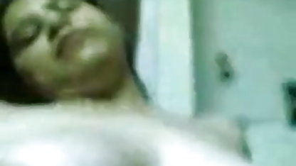 குடிபோதையில் மனைவி மறுக்க இந்திய கிராமத்தில் வீட்டில் செக்ஸ் வீடியோக்கள் மாட்டாள்
