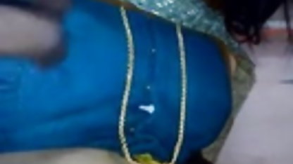 ஒரு பொன்னிறத்துடன் ஹைலாஃப்டில் வீட்டில் தனிமைப்படுத்தப்பட்ட ஆபாச செக்ஸ்