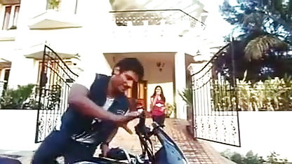 என் காதலியின் தடகள வீட்டில் தனியா வீடியோக்கள் கழுதை