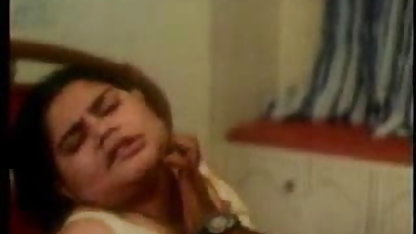 மிகப்பெரிய ஆசிய ஜோடி வீட்டில் செக்ஸ் பெண் கிளிட்