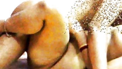 ஒரு ஜெட் தண்ணீருடன் தனியார் வீட்டில் ஆபாச சுயஇன்பம்