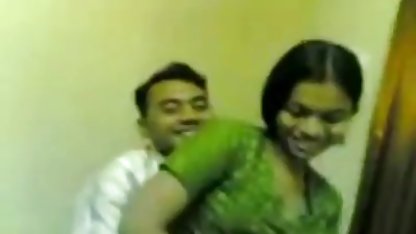 இரண்டு இளம் மற்றும் செக் ஆபாச திறந்த யோனி கவர்ச்சியான