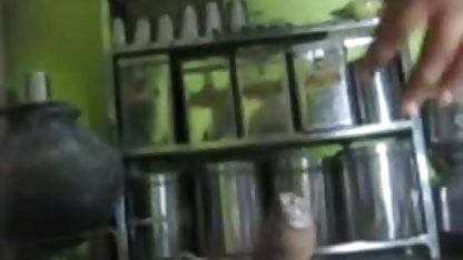என் ரஷ்ய தமிழ், வீட்டில் செக்ஸ் வீடியோக்கள் கன்சாலிடேட் சிஸ்டரைப் பிடிக்கிறேன்