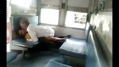 18 வீட்டில் குழு செக்ஸ் வயது முதல் பையனுடன் உடலுறவு கொள்கிறான்