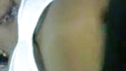 ஒரு சேவல் அவளுக்கு போதுமானதாக இல்லை வீட்டில் செக்ஸ் டேப்