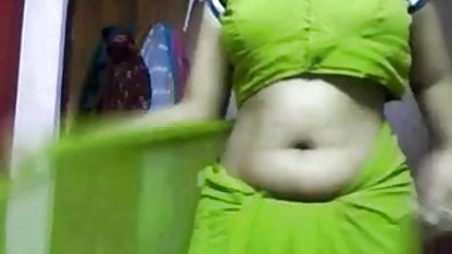 பார்வையாளர்களில் அழகான பாசம் சிவப்பு குழாய் ஆபாச வீட்டில்