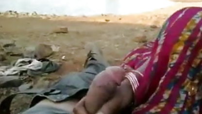 நன்கு வளர்ந்த துளைக்குள் லிட்டில் வீட்டில் தனியாக மசாஜ் கேப்ரைஸுடன் செக்ஸ்