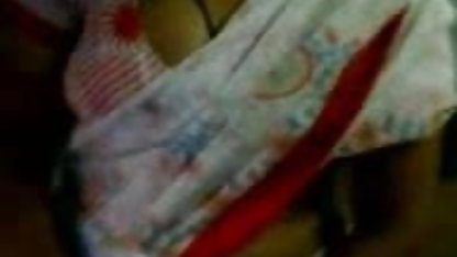 பெண் தயவுசெய்து வேலை செய்கிறாள் குறும்பு வீட்டில் ஆபாச