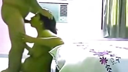 ஒரு காதலனுடன் தந்தி வீட்டில் ஆபாச ஒரு மழை எடுக்கும்