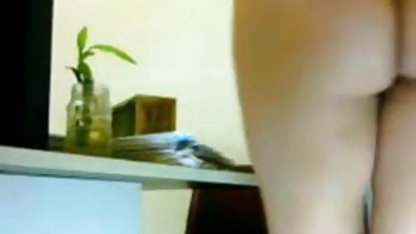 உறுப்பினருடன் விளையாடுவது முதிர்ந்த வீட்டில் ஆபாச குழாய்