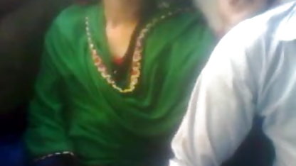 ஒரு இளம்பெண்ணுடன் வீட்டில் கற்பழிப்பு வீடியோக்கள் அனல்