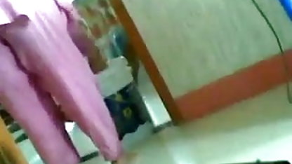 எனது 18 வயது இளவரசியின் கழுதையைத் தாக்கியது குத ஆபாச வீட்டில்