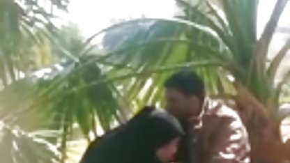 ஒரு வீட்டில் விநியோக செக்ஸ் வீடியோக்கள் குடிசையில் உண்மையான ரஷ்ய கும்பல்