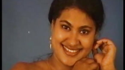 பெண் ஒரு டிக் சவாரி பாட்டி வீட்டில் செக்ஸ் வீடியோக்கள் மற்றும் ஃபோர்ட்நைட் நடிக்கிறார்