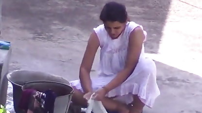 ஒரு ரஷ்ய பெண்ணைப் பிடித்தல் வீட்டில் சேவை ஆபாச