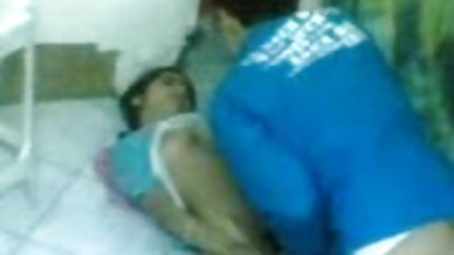 நடாஷா தனது நண்பர்கள் வீட்டில் தனியாக ஆபாச வீடியோக்கள் அனைவருக்கும் ஒரு ஃபக் கொடுத்தார்