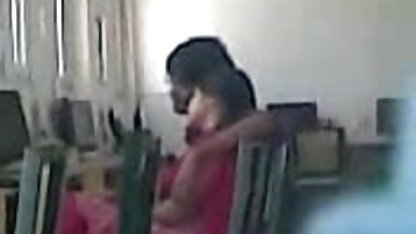 ஒரு பெரிய செய்த வீட்டில் செக்ஸ் கழுதை கொண்ட சுயஇன்பம் பெண்
