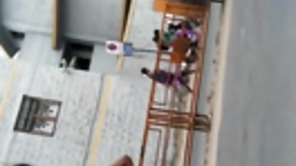 ரஷ்யாவில் பிரஞ்சு, வீட்டில் தனியாக மாணவர்கள் கூட்டம்