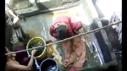 அவள் படகோட்டி விழுங்குகிறாள் வங்கதேச கிராமத்தில் சூடான செக்ஸ்