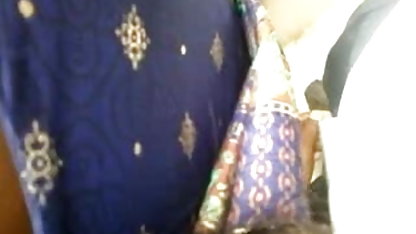 காட்டில் ஒரு நேசிப்பவருடன் செக்ஸ் அமெச்சூர் வீட்டில் கிளிப்புகள்