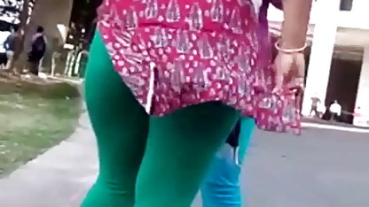 மாணவர்கள் இயற்கையில் ஒரு பாலியல் களியாட்டத்தை நார்வேஜியன் வீட்டில் திரைப்படம் நடத்தினர்