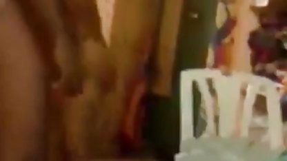 நான் முதல் வீட்டில் அமெரிக்க நாட்டுக்காரன் குளியலறையில் ஒரு ரூம்மேட்டுக்கு எழுதுகிறேன்