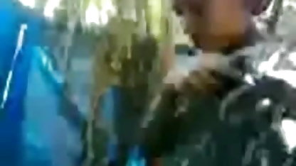 காரணமின்றி! ஆசிய வீட்டில் செக்ஸ் ஒரு மனிதன் தனது மனைவியின் உள்ளாடைகளில்