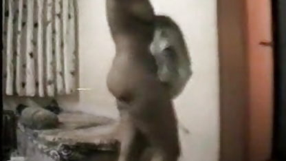 மாஷாவின் வாயில் என் டிக் திருடன் வீட்டில் செக்ஸ்