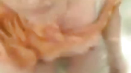 பாலினத்தால் வீட்டில் பெண் கவர்ச்சி வீடியோ மயக்கப்பட்டது