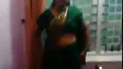 ஆபாச இந்திய கிராமத்தில் வீட்டில் செக்ஸ் விருந்து
