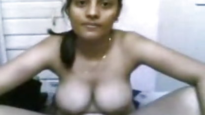 நிறைய க்ரீம்பியுடன் இந்திய மனைவி வீட்டில் செக்ஸ் வீடியோ அமெச்சூர் குத
