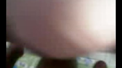 அற்புதமான பெண்ணின் வீட்டில் ஆபாச முழு உடல் மசாஜ்