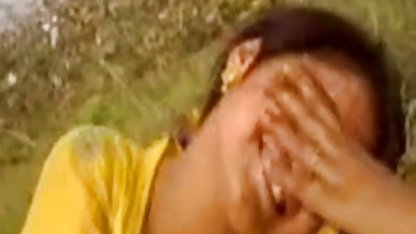 உடற்தகுதி பெண் காட்டில் ஒரு நண்பரை உருவாக்கி ஃபக் பிரேசிலிய வீட்டில் செக்ஸ் செய்தார்