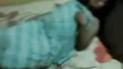 பெரிய வீட்டில் வீடியோ குழாய் மார்பகங்களுடன் கூடிய சூடான மாடல் தனது காதலனின் பெரிய டிக் சவாரி செய்கிறது
