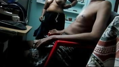 பெரிய தமிழ் ஆபாச வீட்டில் கருப்பு மனிதன்