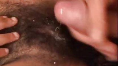 அந்நியருக்கு 18 ஆண்டு பழைய வீட்டில் ஆபாச தனியா