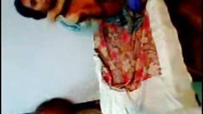 வீட்டில் ஆபாச வீட்டில் குடும்பம் வைப்ரேட்டருடன் வார இறுதியில் ஓய்வெடுங்கள்