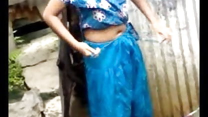 கடற்கரையில் முகப்பு செக்ஸ் பெண் சிற்றின்ப பிகினி