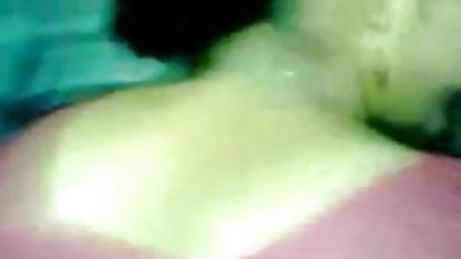 அவர்கள் ஒரு பெண்ணை தெருவில் சுட்டுக் கொன்றனர் ஆபாச மாளிகையை